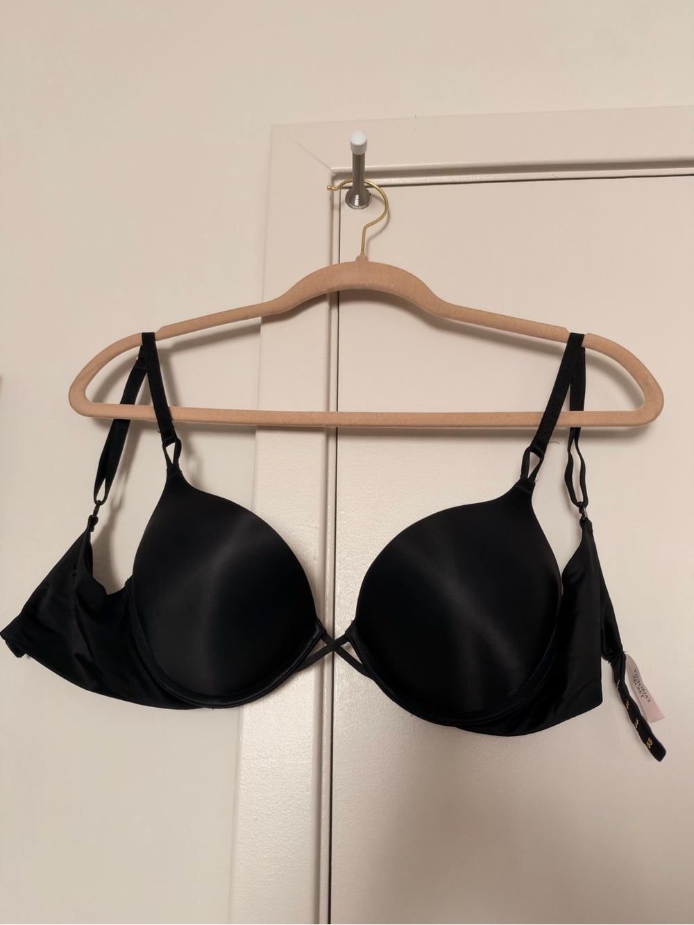 Victoria's Secret Bombshell Add-2-Cups Push-Up Bra 32D Black Like New